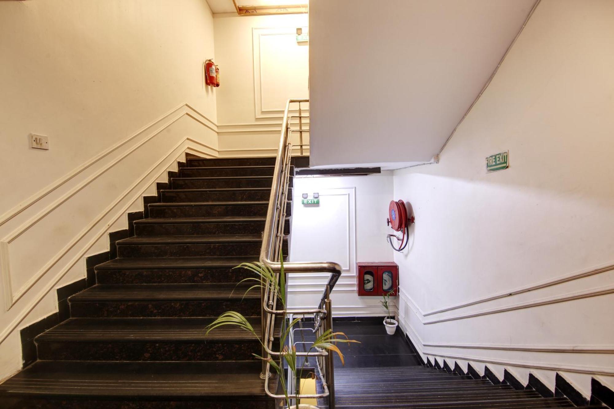 Hotel Wk Comfort - Near White Clove New Delhi Bagian luar foto