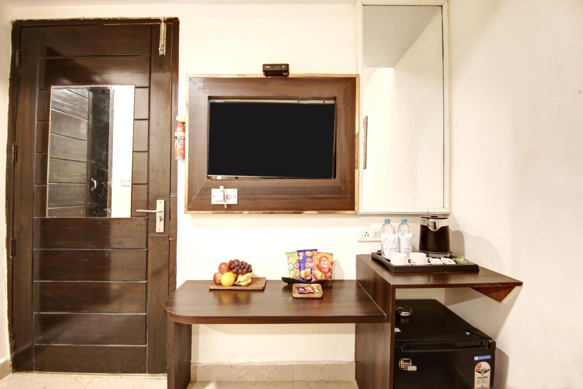 Hotel Wk Comfort - Near White Clove New Delhi Bagian luar foto